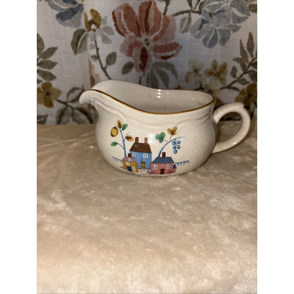 Vtg International Heartland Pattern Gravy Boat Farmhouse Cottage Granny